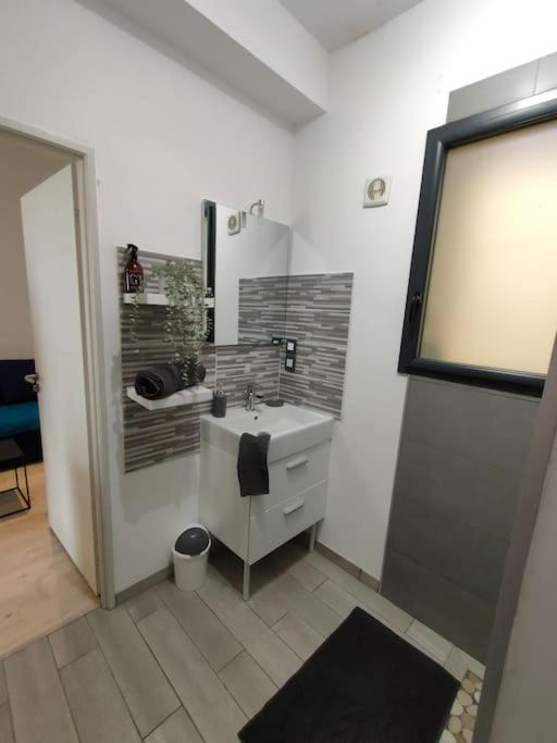 Patio Cosy Apartment Thizy-les-Bourgs Exterior foto
