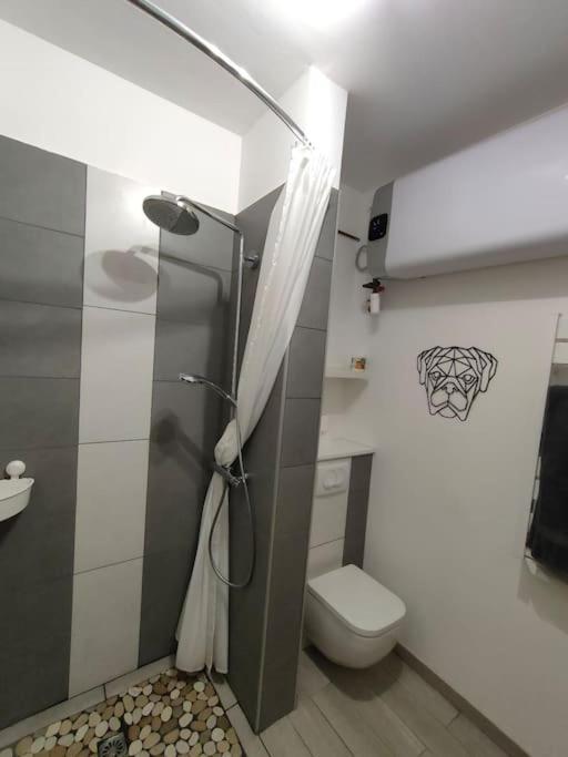 Patio Cosy Apartment Thizy-les-Bourgs Exterior foto